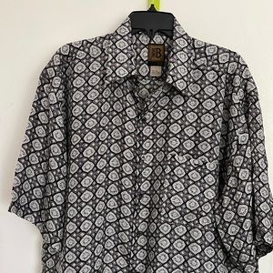 (NWNT) (BRUNO) DESIGNED in Italy Men’s short sleeve shirts 100% Silk size L